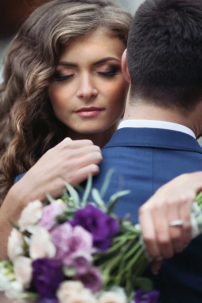 Vackra sensuella nygift brud — Stockfoto