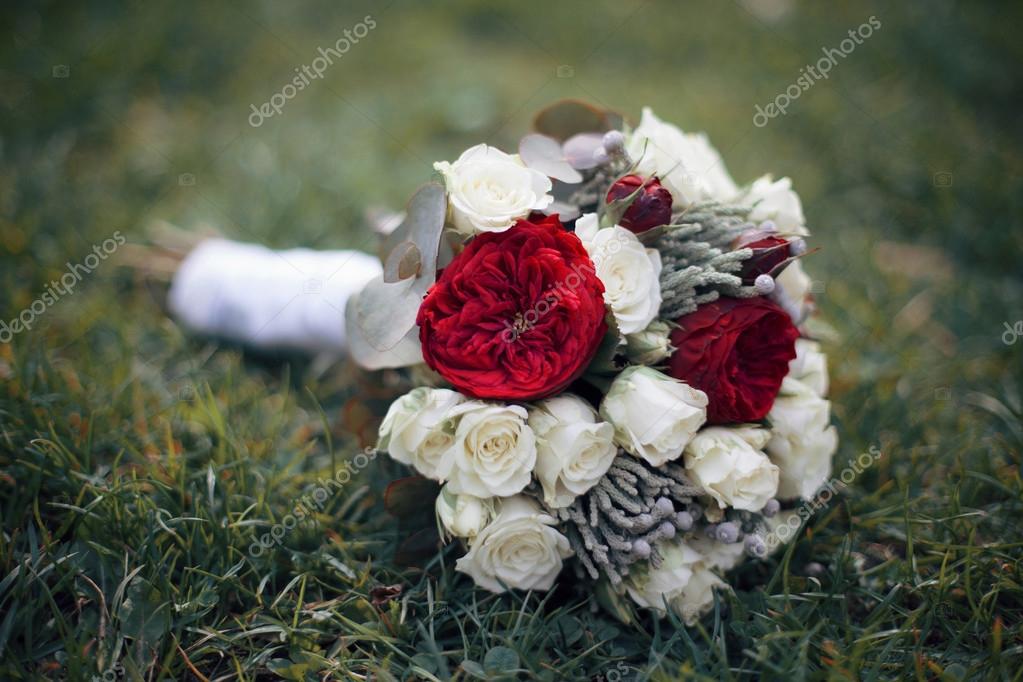 Bouquet De Mariée De Fleurs Coupées Fraîchement