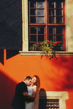 sarılma öpüşme gelin damat