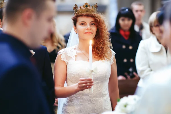 Elegante novia de pelo rojo de lujo — Foto de Stock