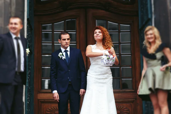 Sposa ed elegante sposo — Foto Stock
