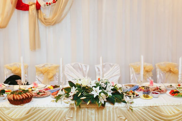 Elegante tavolo decorato di lusso — Foto Stock