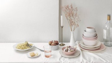 Makarna Makarnası, Parmesan, Shallots, Beyaz Masa örtüsü, Güzel Pembe Estetik 