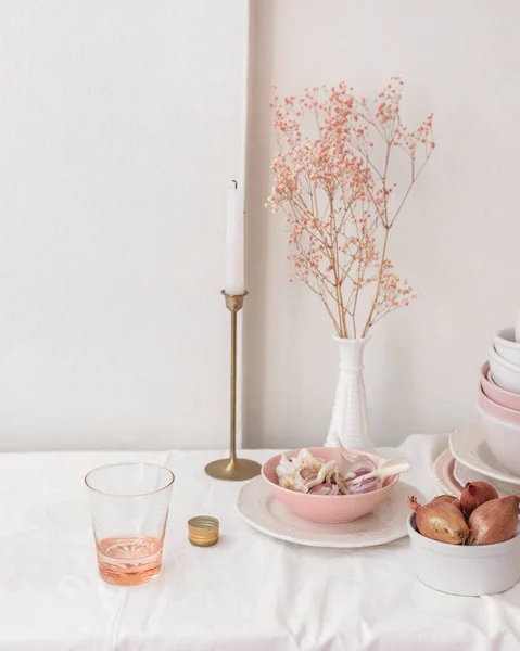 Pembe Tabaklar, Aromatikler, Sarımsak ve Soğanlı Çiçekler ve Mumlar, Güzel Pembe