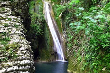 Güzel, güzel şelale