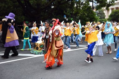 Renkli ve eğlenceli bir gösteri