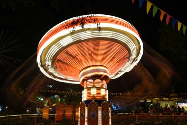 Lunaparkta atlı karınca