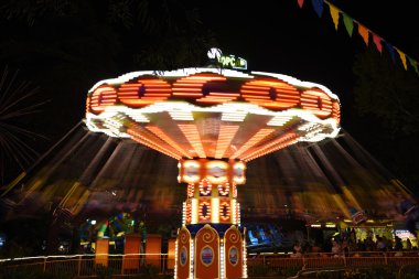 Lunaparkta atlı karınca
