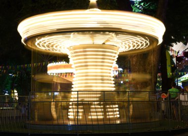 Lunaparkta atlı karınca