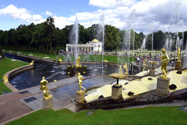 Oude fonteinen in Peterhof — Stockfoto