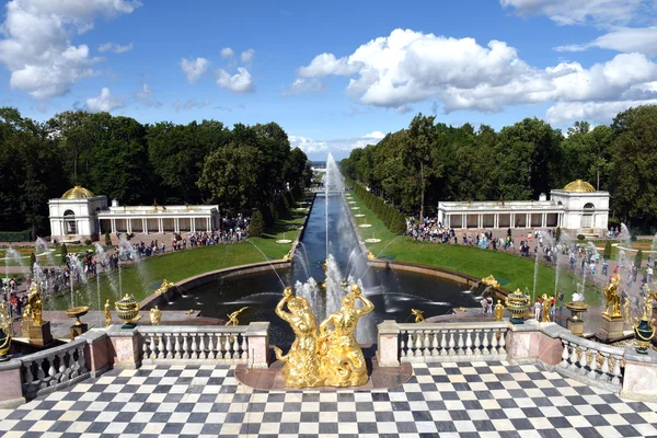 Fontaines anciennes à Peterhof — Photo