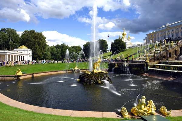 Old fountains in Peterhof — Stock Photo, Image