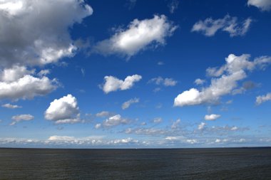 Ufuk ve bulutlar