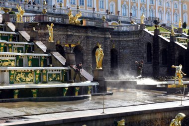 Peterhof 24 Temmuz 2015 tarihinde pınarlarına
