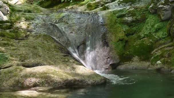 La cascada de cascadas "Belleza milagrosa " — Vídeo de stock