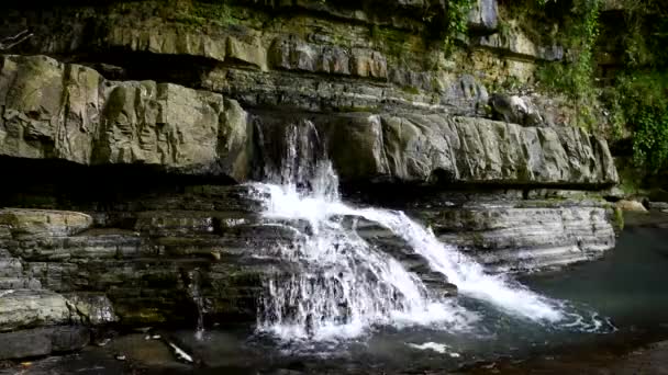 Cascade van watervallen — Stockvideo