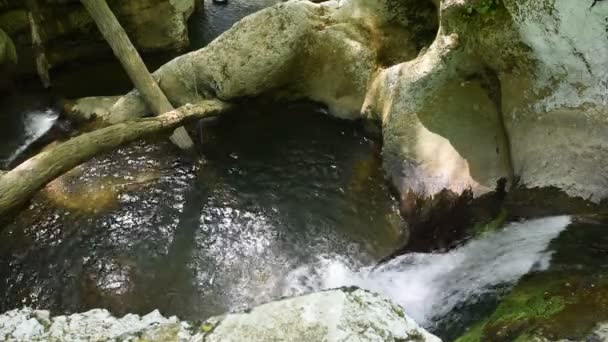级联的美丽的瀑布 — 图库视频影像