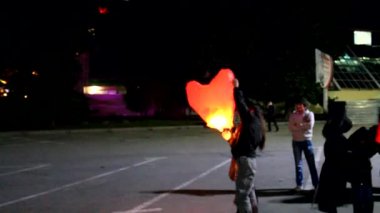 Yılbaşı gecesini hava fenerler başlatmak