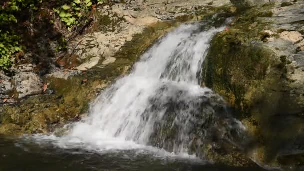 Cascade van watervallen — Stockvideo