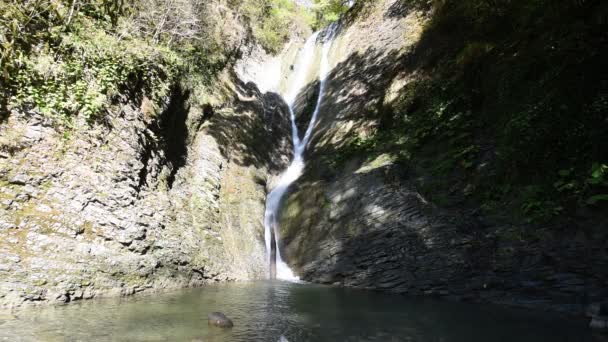 Cascada de hermosas cascadas — Vídeos de Stock