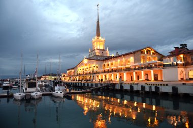 Gece parlak ışıklar