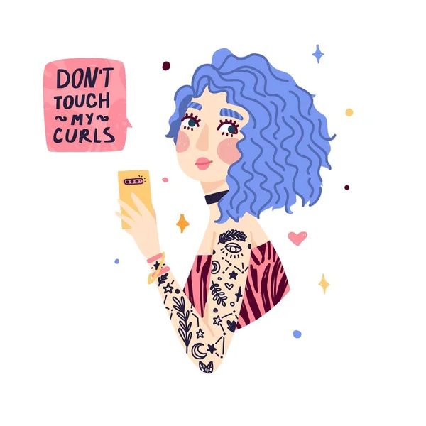 Illustration av söt flicka med blått vågigt hår. Flicka gör selfie med telefon. Banner till kvinna med tatuering. Lockigt tjejmetodkoncept. Vektor — Stock vektor