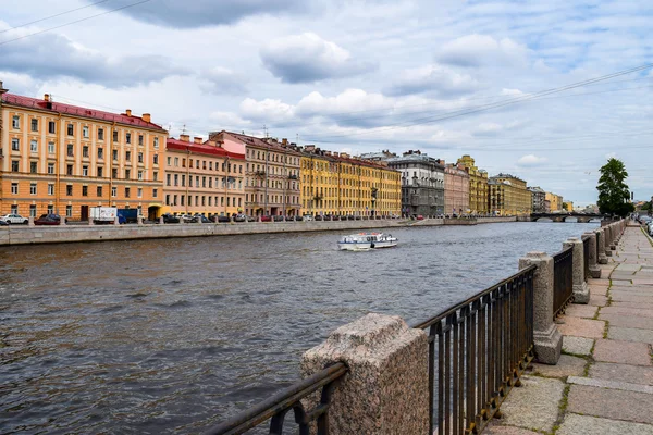 The Fontanka river embankment in Leningrad. — Stock Photo, Image