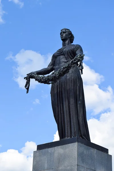 Vatan anıt. Piskaryovskoye memorial mezarlığı Leningrad.