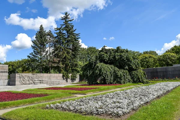 Cementerio conmemorativo de Piskaryovskoye en Leningrado . — Foto de Stock