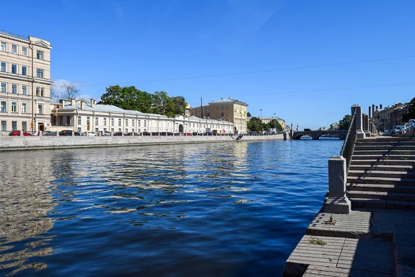 O aterro do rio Fontanka em São Petersburgo, Rússia — Fotografia de Stock