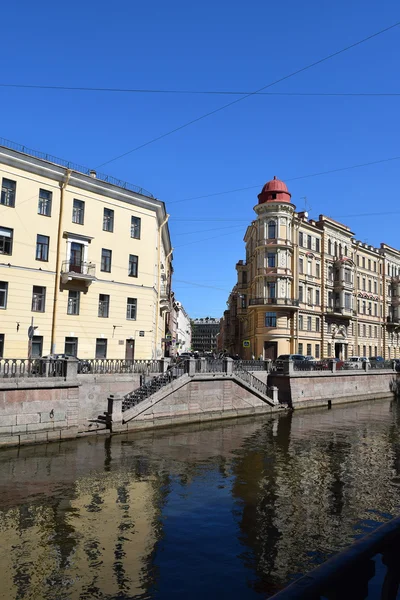 O aterro do canal Griboyedov em Leningrado . — Fotografia de Stock