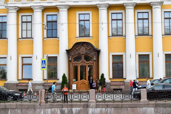 Blick auf das Lehrerhaus in Leningrad, Russland — Stockfoto