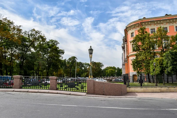 Mikhailovski kasteel in Sint-petersburg. — Stockfoto