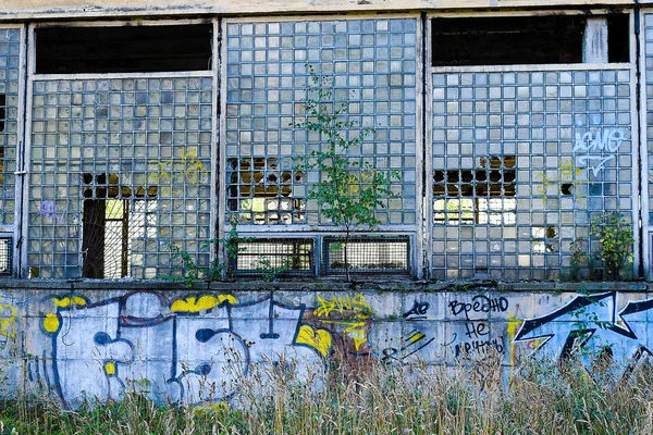 Fábrica soviética abandonada Svetlana em São Petersburgo, Rússia . — Fotografia de Stock