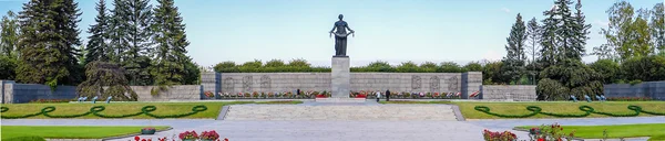 Saint-Petersburg, Piskaryovskoye anıt mezarlığı, Rusya Federasyonu. — Stok fotoğraf