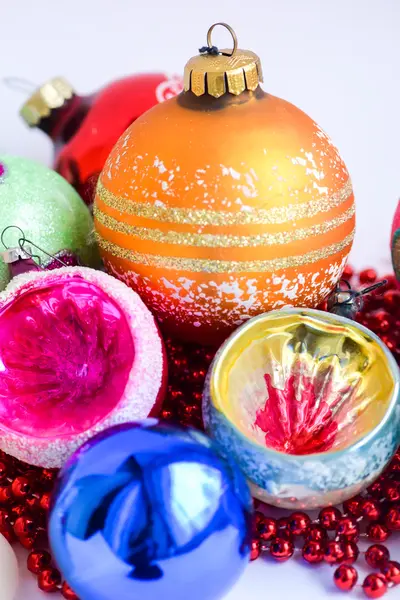 Las bolas de Navidad en Navidad y Año Nuevo — Foto de Stock