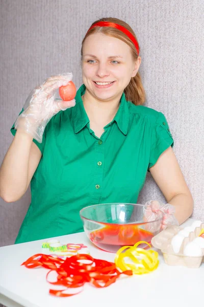 Beautiful Blonde Girl Red Satin Headband Bright Green Shirt Sits — Stock Photo, Image