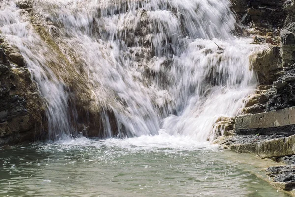 Agua Azul Montaña Fluye Hacia Abajo Las Piedras Grises Cascada —  Fotos de Stock