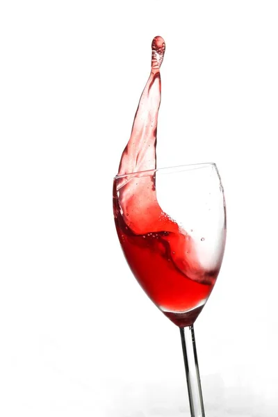 Schizzo Vino Rosso Calice Vetro Isolato Bianco — Foto Stock