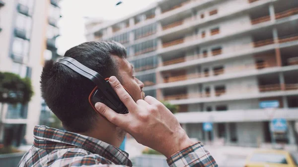 Construction Worker Ear Muff Working Construction Site Worker Puts Ear — Stock Photo, Image