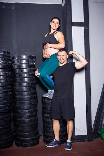 Período Gravidez Mulheres Musculosas Fortes Atléticas Exercícios Conjuntos Exercícios Casal — Fotografia de Stock