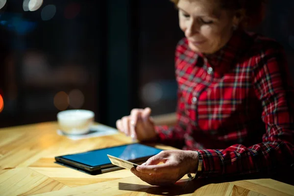 Senior Woman Ordering Christmas Gifts Online Digital Tablet Coffee Shop — ストック写真