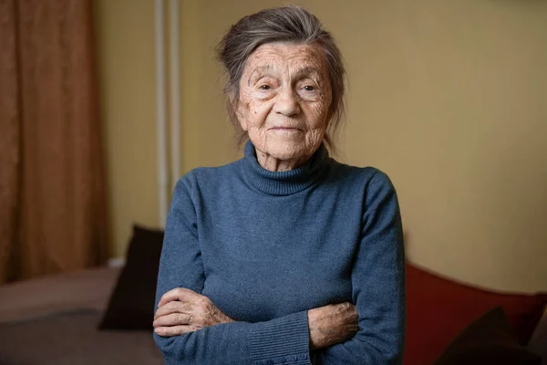 Años Edad Linda Anciana Con Pelo Gris Cara Arrugas Uso —  Fotos de Stock