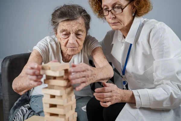 Olgun Doktor Seansı Huzurevindeki Yaşlı Hastalar Için Terapi Bunama Alzheimer — Stok fotoğraf