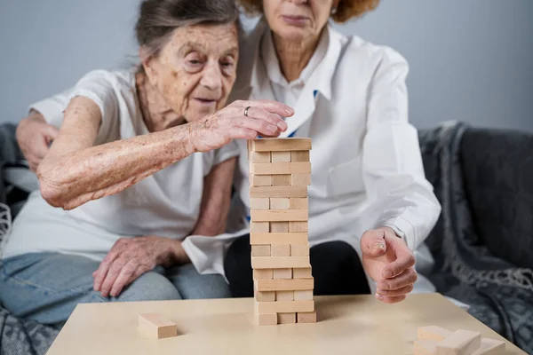 Demenztherapie Auf Spielerische Weise Schulung Der Finger Und Feinmotorik Bau — Stockfoto