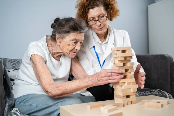 Demenztherapie Auf Spielerische Weise Schulung Der Finger Und Feinmotorik Bau — Stockfoto