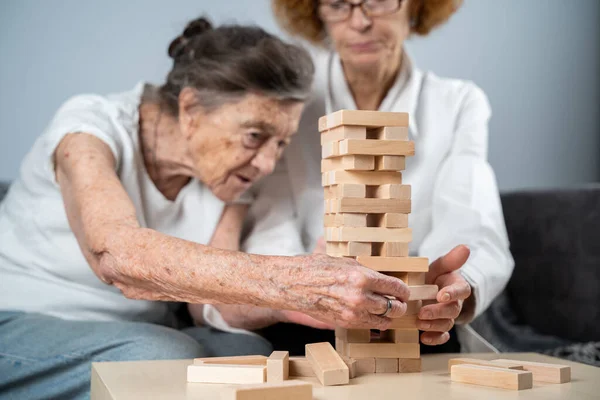 Demenztherapie Auf Spielerische Weise Schulung Der Finger Und Feinmotorik Bau — Stockfoto