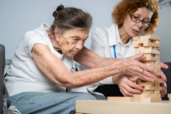 Demenztherapie Auf Spielerische Weise Schulung Der Finger Und Feinmotorik Bau — Stockfoto