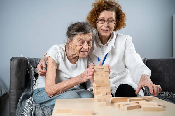 Demenztherapie Auf Spielerische Weise Schulung Der Finger Und Feinmotorik Bau — Stockfoto