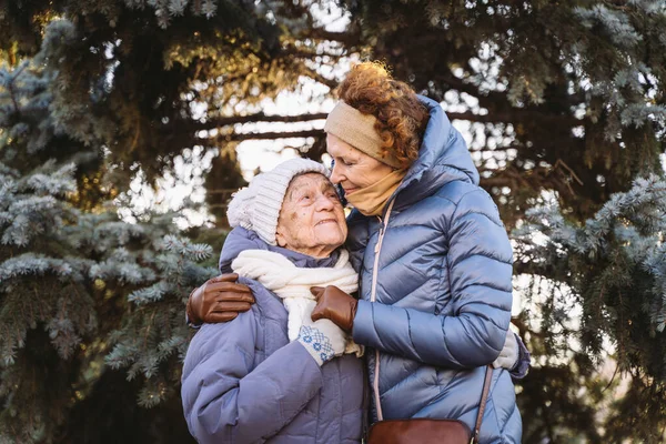 Conceito Família Feliz Velhice Emoções Cuidados Seniores Idade Aposentadoria Avó — Fotografia de Stock